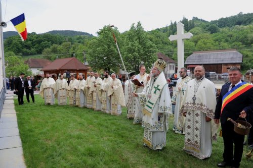 Binecuvântare în parohia maramureşeană Curtuiușu Mare Poza 256414