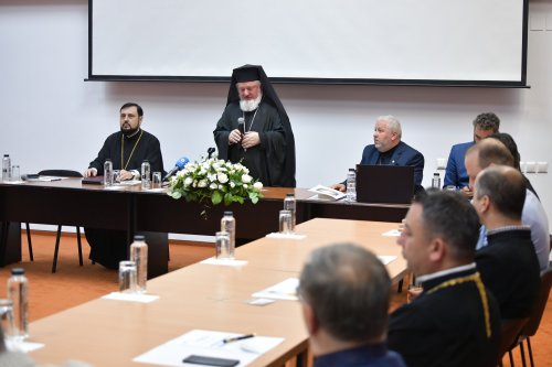 Consfătuire a directorilor seminariilor și liceelor teologice la București Poza 256437