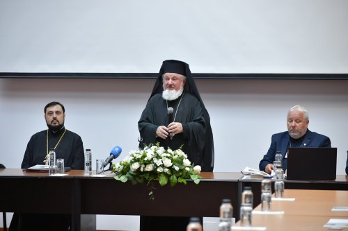 Consfătuire a directorilor seminariilor și liceelor teologice la București Poza 256438