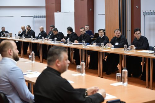 Consfătuire a directorilor seminariilor și liceelor teologice la București Poza 256441