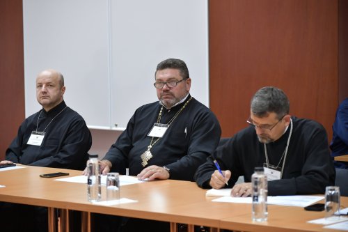 Consfătuire a directorilor seminariilor și liceelor teologice la București Poza 256445