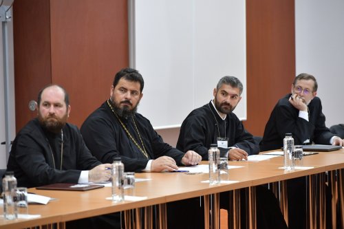 Consfătuire a directorilor seminariilor și liceelor teologice la București Poza 256452