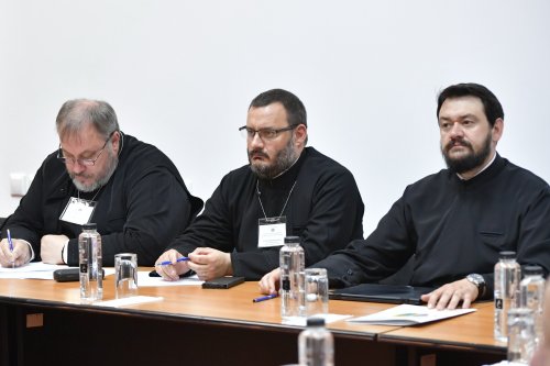Consfătuire a directorilor seminariilor și liceelor teologice la București Poza 256455