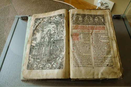 Expoziție de carte veche dedicată Sfântului Mitropolit Neofit Cretanul Poza 256635