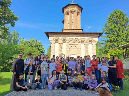 Tineri din Prahova la Catedrala Națională și alte obiective din București  Poza 256820