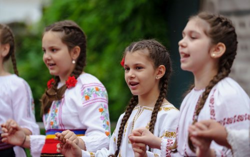 Ziua Copilului serbată prin cântec la o parohie bucureșteană Poza 256724