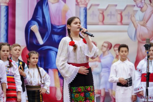Ziua Copilului serbată prin cântec la o parohie bucureșteană Poza 256731