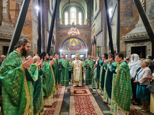 Liturghie arhierească şi procesiunea de Rusalii, la Cluj‑Napoca Poza 256976