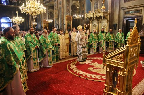 Sărbătoarea Bisericii, Pogorârea Duhului Sfânt, la catedrala din Iași Poza 256962
