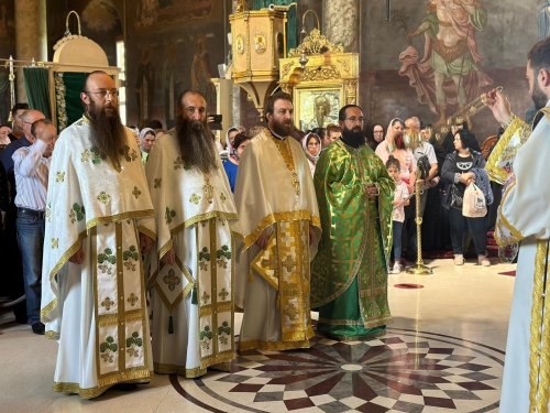 Sărbătoarea Cincizecimii la Mănăstirea ilfoveană Pasărea Poza 257435