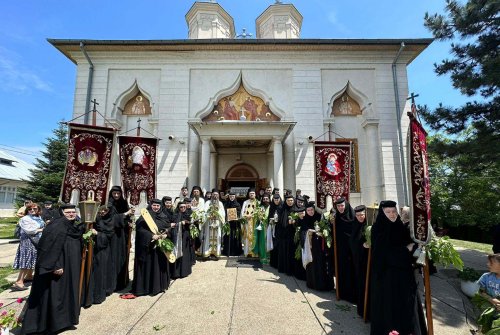 Sărbătoarea Cincizecimii la Mănăstirea ilfoveană Pasărea Poza 257436