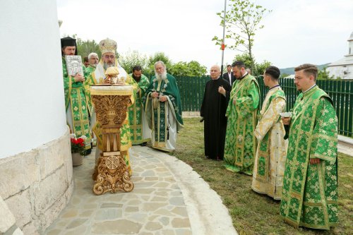 Sfințirea bisericii din cimitirul vechi al Mănăstirii Rătești  Poza 257576