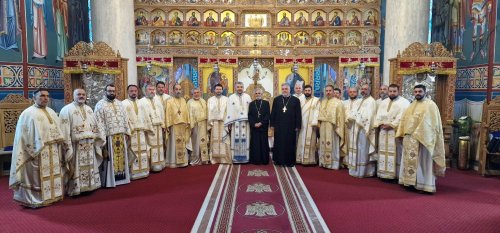 Conferință a clericilor din Protoieria Câmpina la Mănăstirea Caraiman Poza 257851