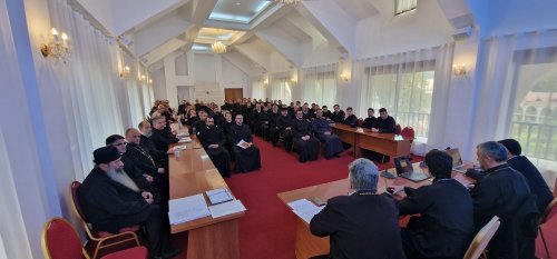 Conferință a clericilor din Protoieria Câmpina la Mănăstirea Caraiman Poza 257853