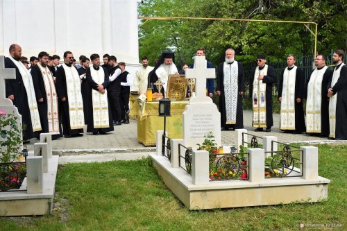 Pomenirea arhimandritului Mina Dobzeu la Huși Poza 257892