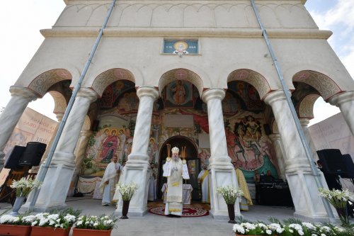 Sfințirea veșmântului pictural al bisericii parohiei prahovene Plopeni Oraș Poza 258038