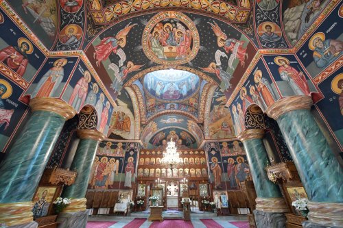 Sfințirea veșmântului pictural al bisericii parohiei prahovene Plopeni Oraș Poza 258048