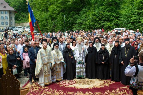 Biserica Mănăstirii Scăricica a primit haina cea nouă a sfințirii Poza 258070