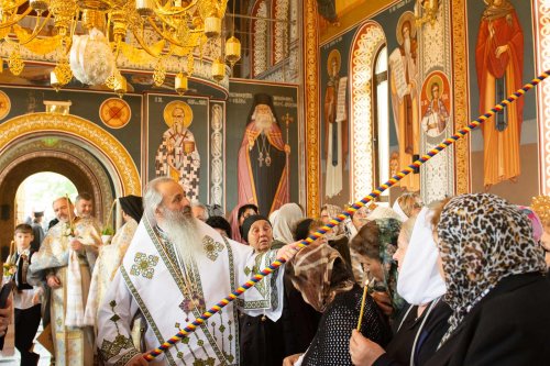 Biserica Mănăstirii Scăricica a primit haina cea nouă a sfințirii Poza 258073