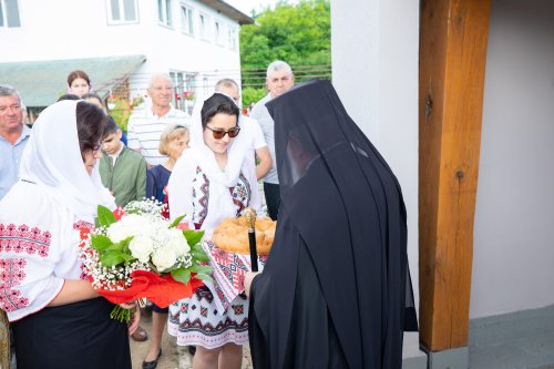 Biserica parohiei prahovene Podenii Vechi a fost resfințită Poza 258095