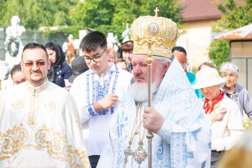 Biserica parohiei prahovene Podenii Vechi a fost resfințită Poza 258126