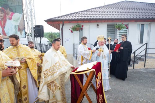 Biserica parohiei prahovene Podenii Vechi a fost resfințită Poza 258138