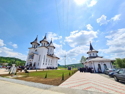 Biserica „Sfânta Treime” din Nușeni a fost sfințită  Poza 258262