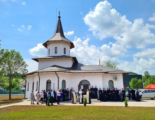 Biserica „Sfânta Treime” din Nușeni a fost sfințită  Poza 258263