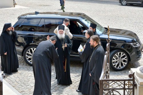 Patriarhul României l-a primit în vizită pe arhimandritul Efrem Vatopedinul Poza 258308