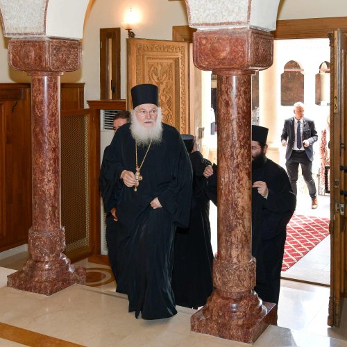 Patriarhul României l-a primit în vizită pe arhimandritul Efrem Vatopedinul Poza 258309