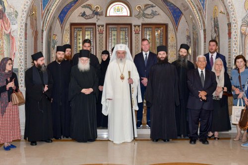 Patriarhul României l-a primit în vizită pe arhimandritul Efrem Vatopedinul Poza 258311