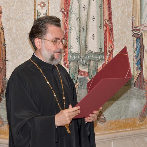 Patriarhul României l-a primit în vizită pe arhimandritul Efrem Vatopedinul Poza 258312