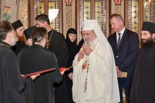 Patriarhul României l-a primit în vizită pe arhimandritul Efrem Vatopedinul Poza 258313
