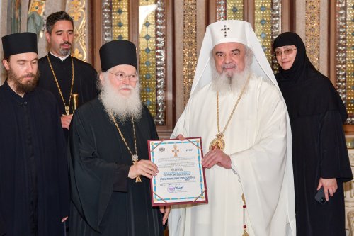 Patriarhul României l-a primit în vizită pe arhimandritul Efrem Vatopedinul Poza 258316
