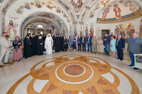 Patriarhul României l-a primit în vizită pe arhimandritul Efrem Vatopedinul Poza 258318