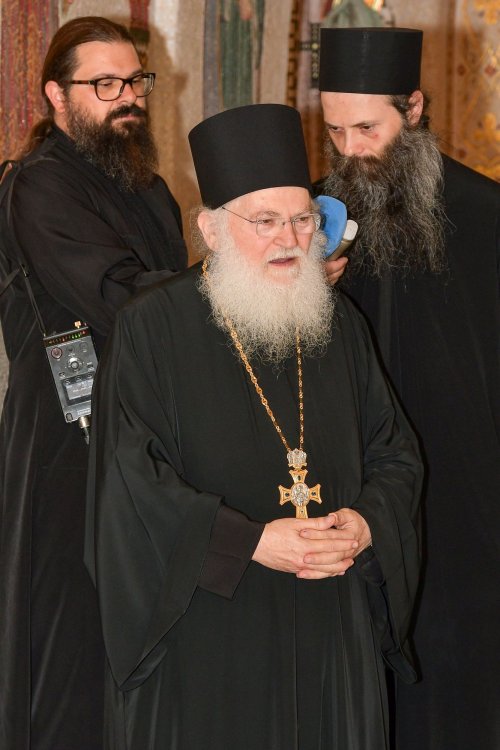 Patriarhul României l-a primit în vizită pe arhimandritul Efrem Vatopedinul Poza 258320