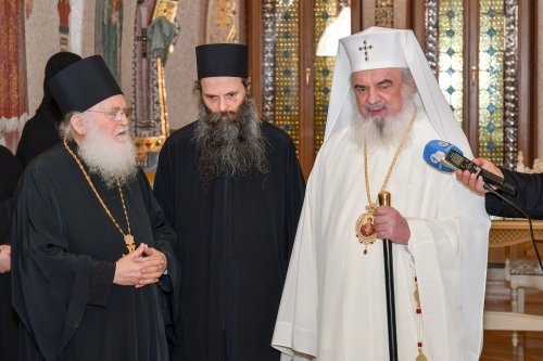 Patriarhul României l-a primit în vizită pe arhimandritul Efrem Vatopedinul Poza 258321