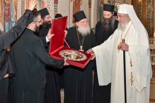 Patriarhul României l-a primit în vizită pe arhimandritul Efrem Vatopedinul Poza 258322