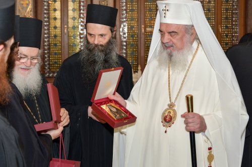 Patriarhul României l-a primit în vizită pe arhimandritul Efrem Vatopedinul Poza 258324