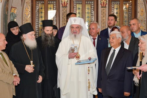 Patriarhul României l-a primit în vizită pe arhimandritul Efrem Vatopedinul Poza 258326