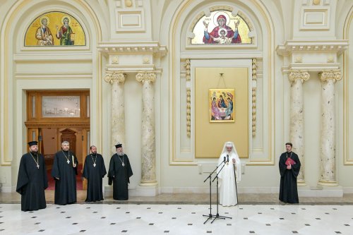 Patriarhul României a oferit noi Antimise bisericilor din Eparhia Bucureștilor Poza 258467
