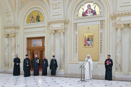 Patriarhul României a oferit noi Antimise bisericilor din Eparhia Bucureștilor Poza 258468