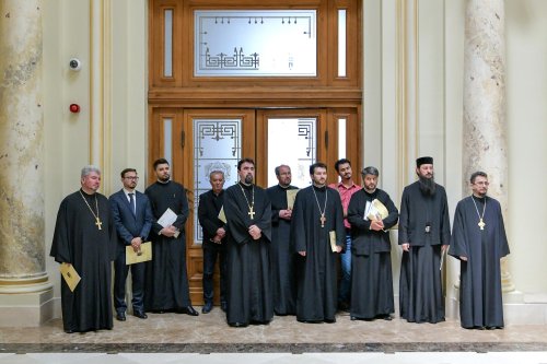 Patriarhul României a oferit noi Antimise bisericilor din Eparhia Bucureștilor Poza 258470