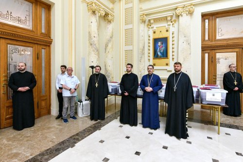 Patriarhul României a oferit noi Antimise bisericilor din Eparhia Bucureștilor Poza 258472