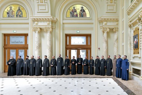 Patriarhul României a oferit noi Antimise bisericilor din Eparhia Bucureștilor Poza 258477