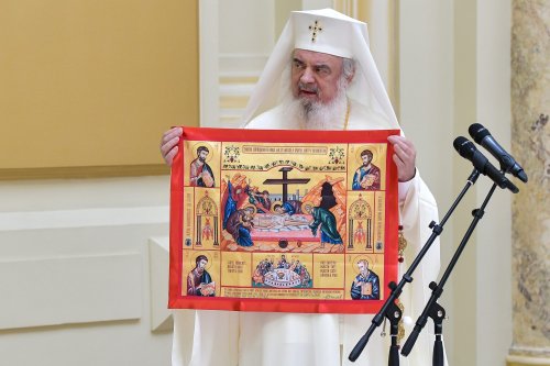 Patriarhul României a oferit noi Antimise bisericilor din Eparhia Bucureștilor Poza 258478