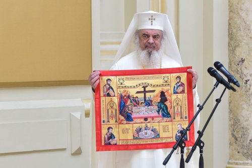 Patriarhul României a oferit noi Antimise bisericilor din Eparhia Bucureștilor Poza 258479