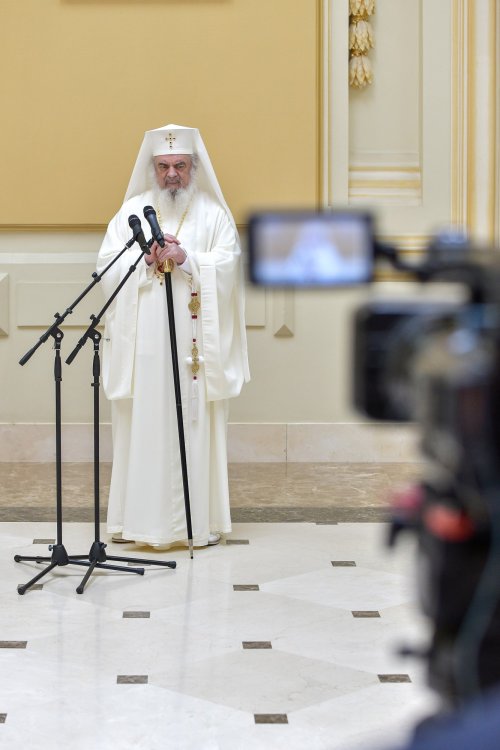 Patriarhul României a oferit noi Antimise bisericilor din Eparhia Bucureștilor Poza 258500