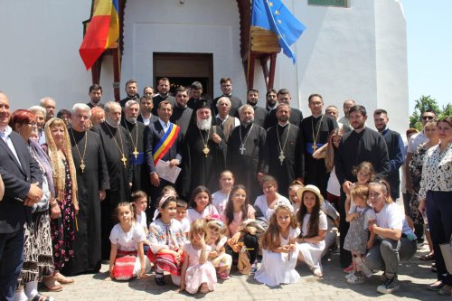 Sfințirea unei biserici înnoite din județul Dolj  Poza 258404