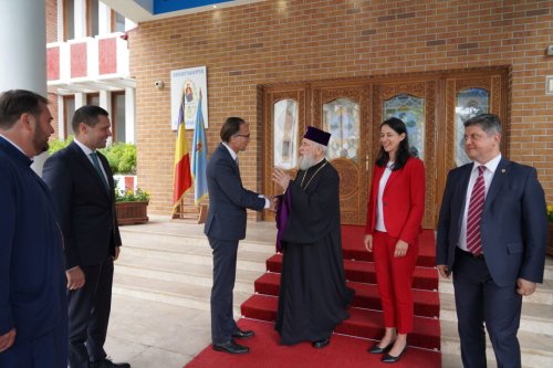 Ambasadorul Germaniei a vizitat Arhiepiscopia Târgoviștei  Poza 258542